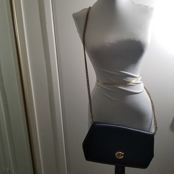 Coach Crossbody/Shoulder bag in black with gold removable chain - Picture 1 of 14